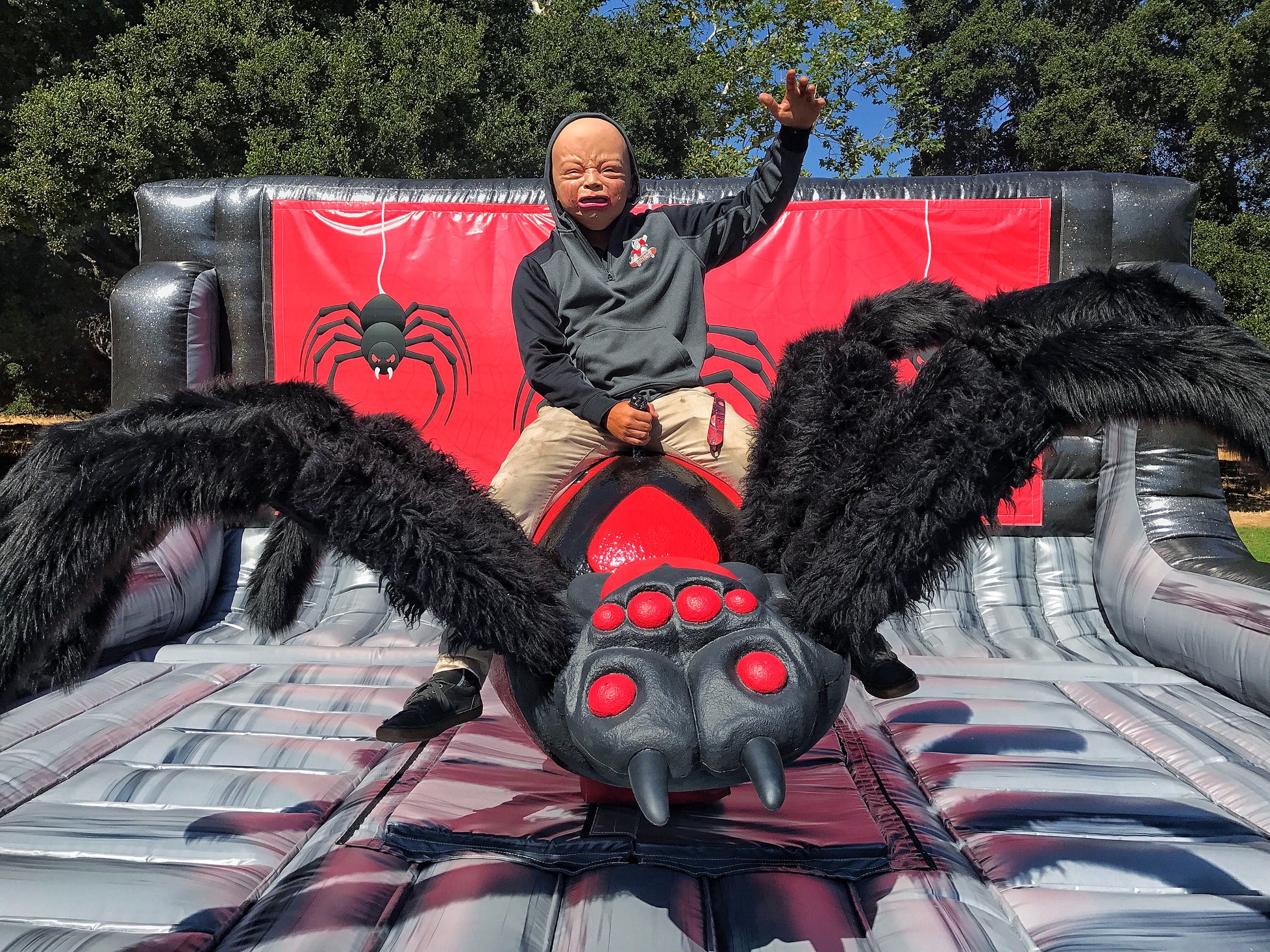 Mechanical Black Widow Spider Ride